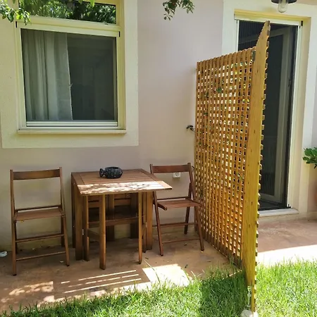 The Tiny Dependance *