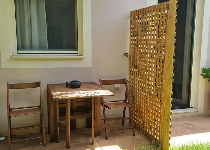 The Tiny Dependance *