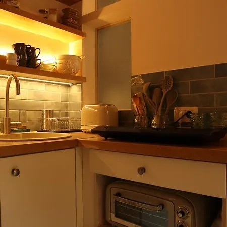 The Tiny Dependance * 阿尔戈斯托利翁